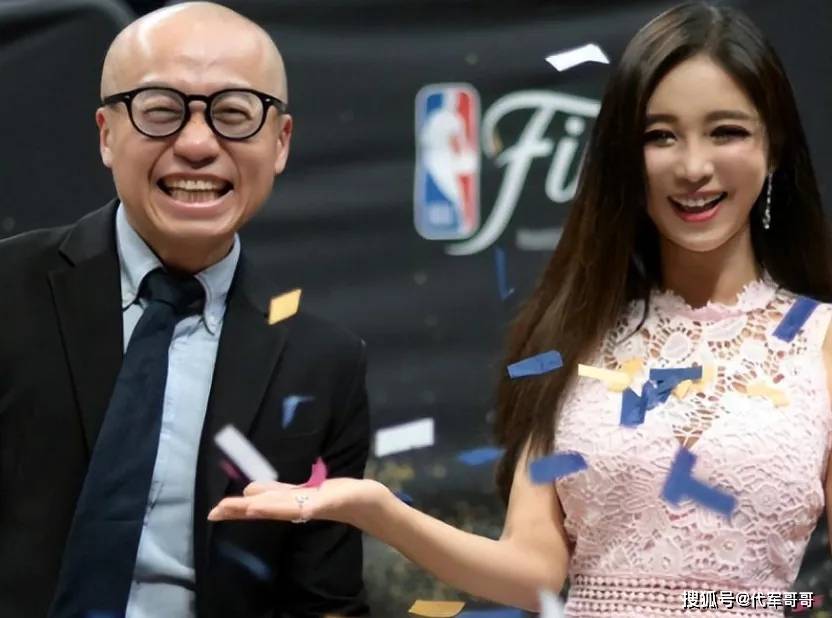 她曾经独闯NBA，嫁大17岁美国富豪屡传婚变，如今43岁身材傲人