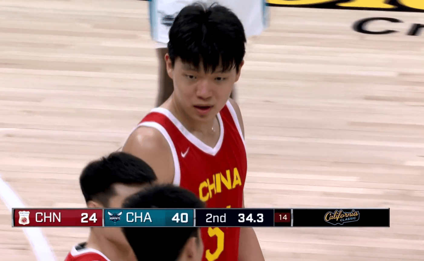 400万人观看！杨瀚森打服美媒锁定NBA，周琦让人失望，不配再当老大